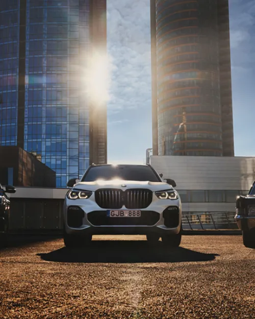 Trys grožybės: BMW X5M, Mercedes-Benz S-Class, Cadillac Deville 1970