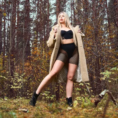 Erotinė fotosesija lauke