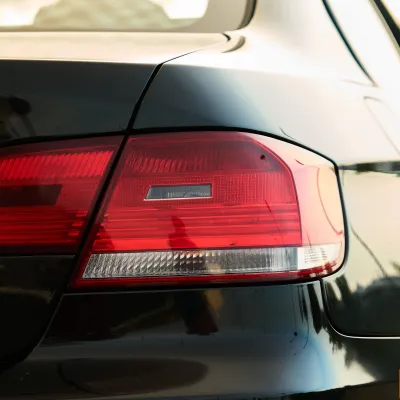 Galinio žibinto detalė, fotografuota BMW automobilio sesijos metu