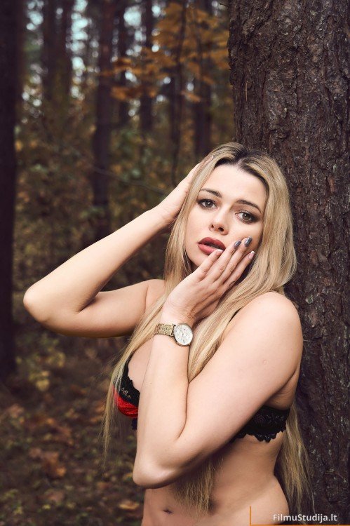 ErotinÄ fotosesija lauke