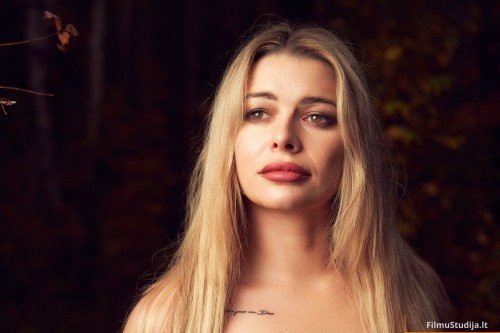 ErotinÄ fotosesija lauke