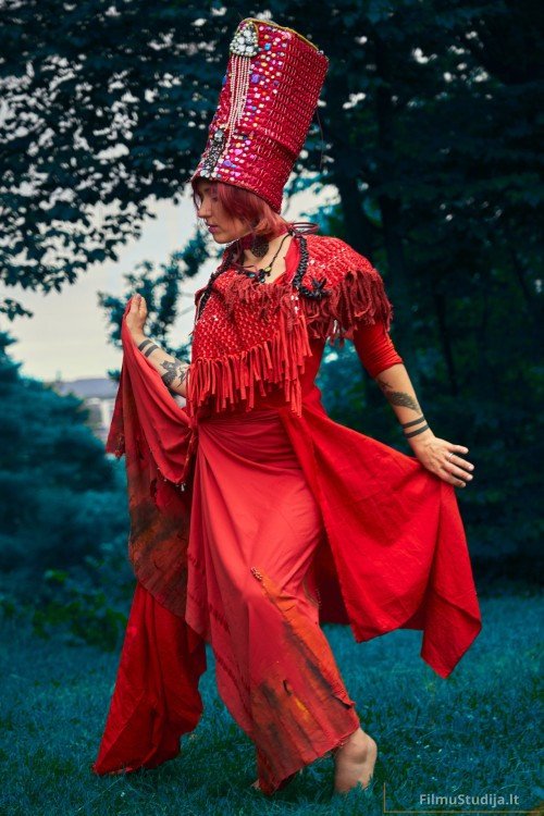 Raudona karalienÄ, tematinÄ fotosesija