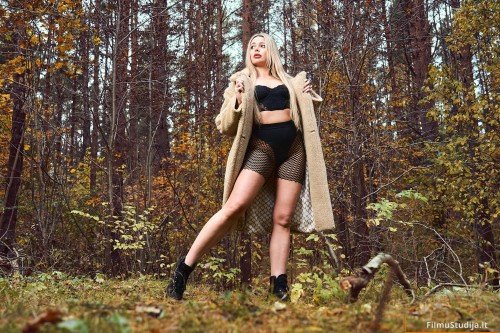 ErotinÄ fotosesija lauke