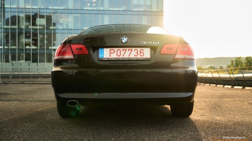 BMW e92 kupė automobilio vaizdas iš galo